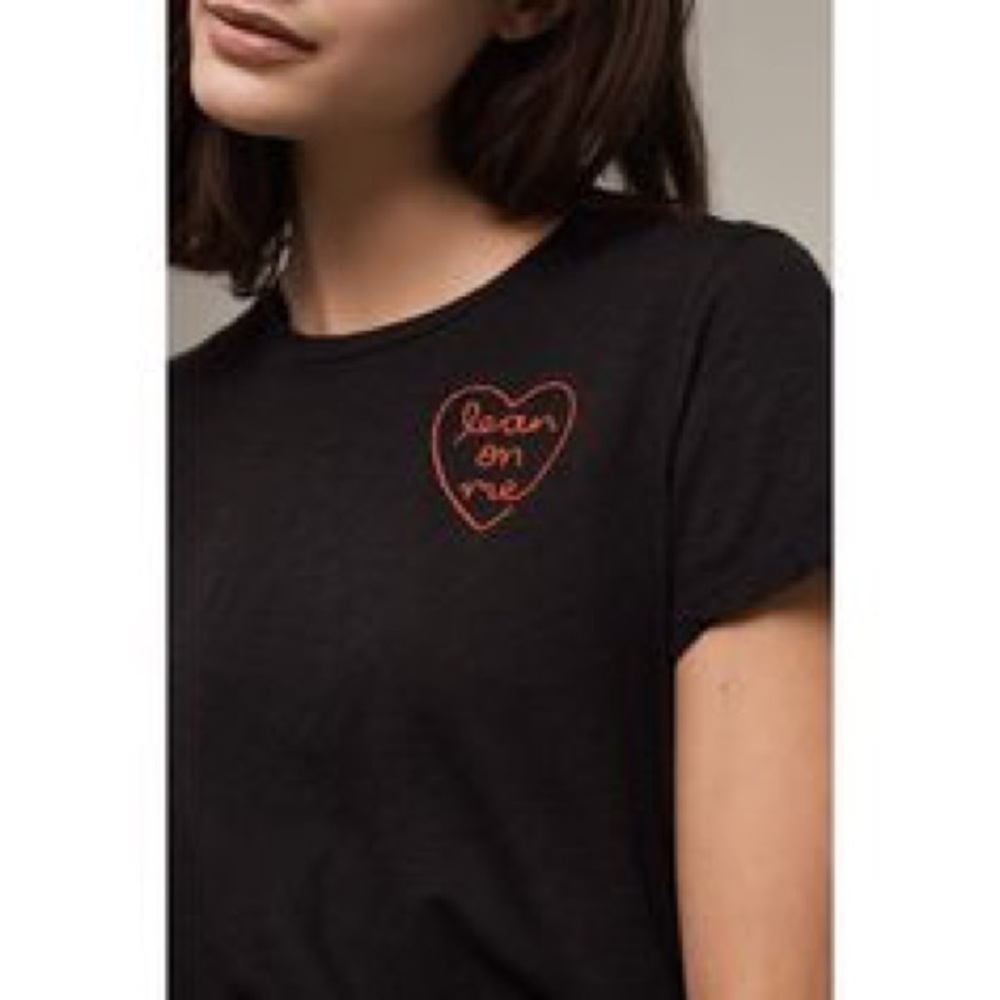SUNDRY Black Tee “lean on me” ❤️